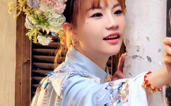 每走走一步重重地撞一下视频